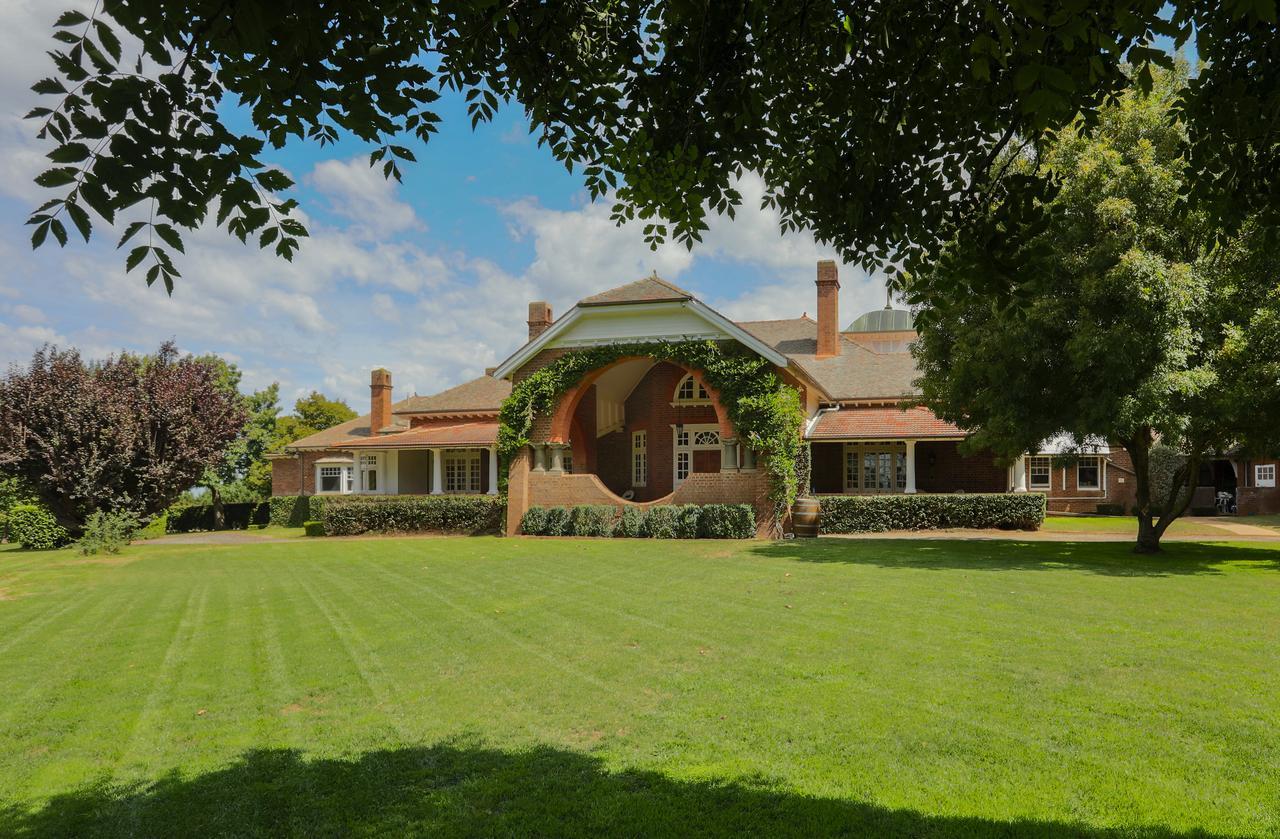 Petersons Armidale Winery And Guesthouse Extérieur photo
